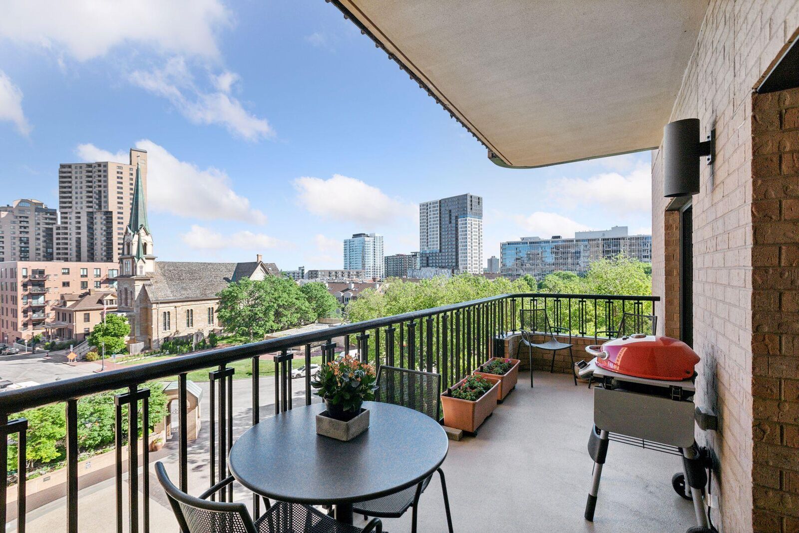 Property Photo:  110 Bank Street SE L501  MN 55414 