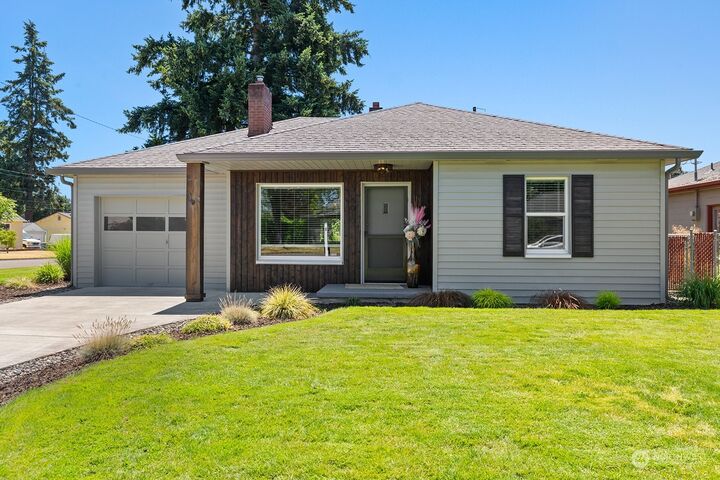 Property Photo:  8619 Mt Olympus Avenue  WA 98664 