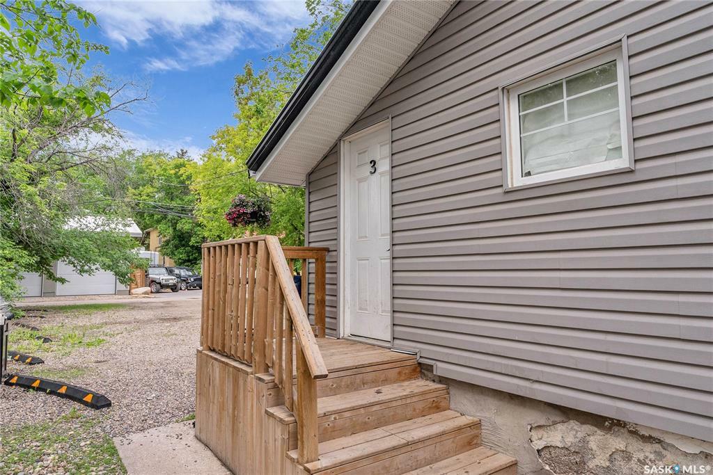 Property Photo:  931 7th Avenue N 1-6  SK S7K 2V7 