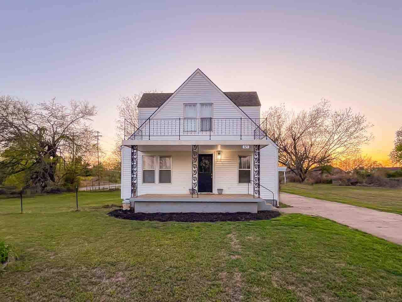 Property Photo:  925 S Harrison Avenue  OK 74023 