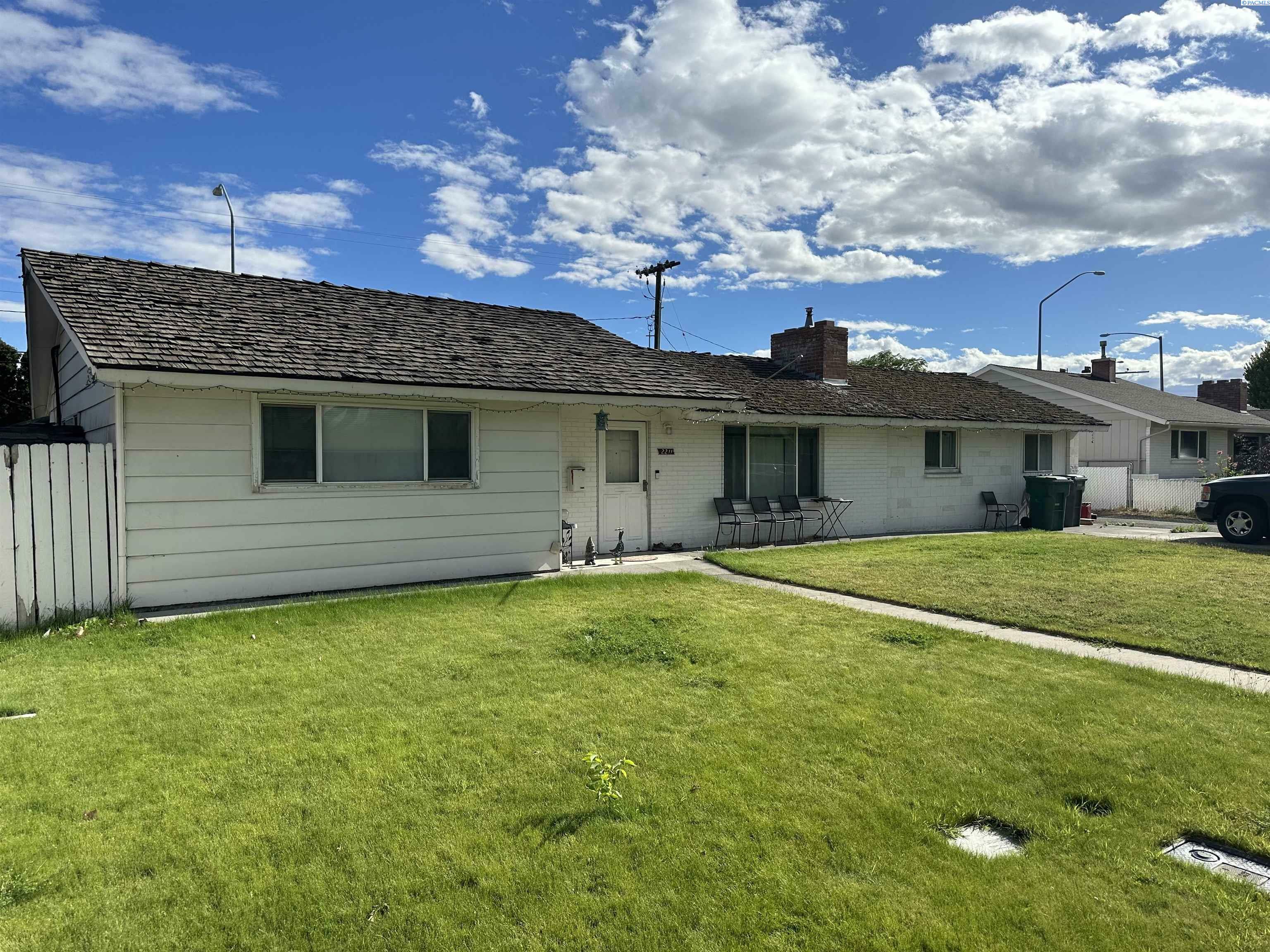 Property Photo: 2211 W Grand Ronde Ave WA 99336