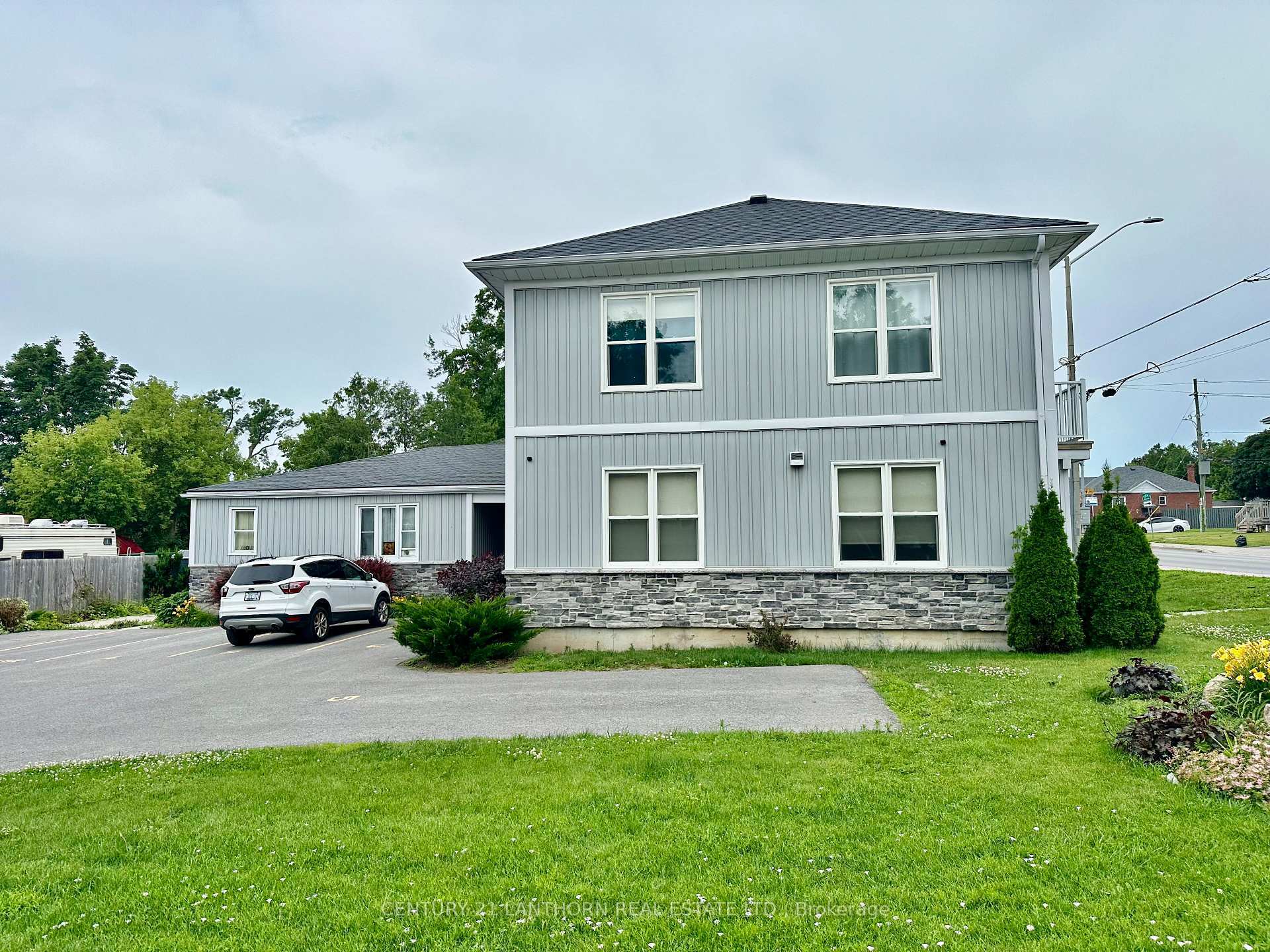 Photo de la propriété: 45 College Street E ON K8P 2E4