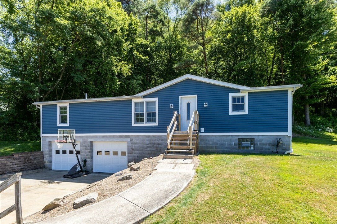 Property Photo: 919 Aiken PA 16117