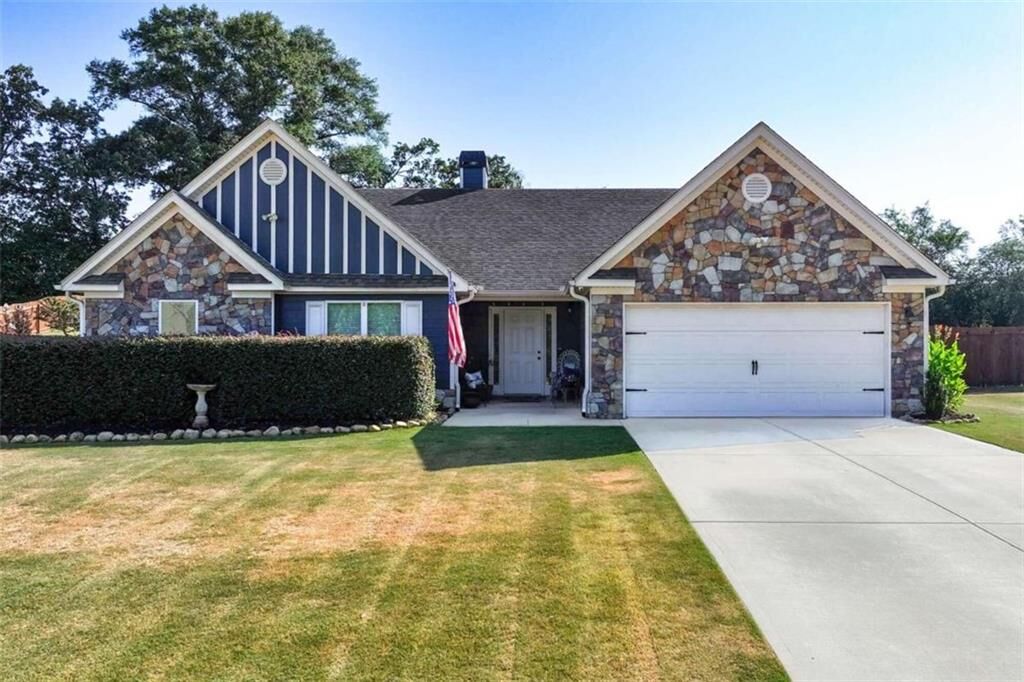 Property Photo:  332 Cambridge Farms Drive  GA 30548 
