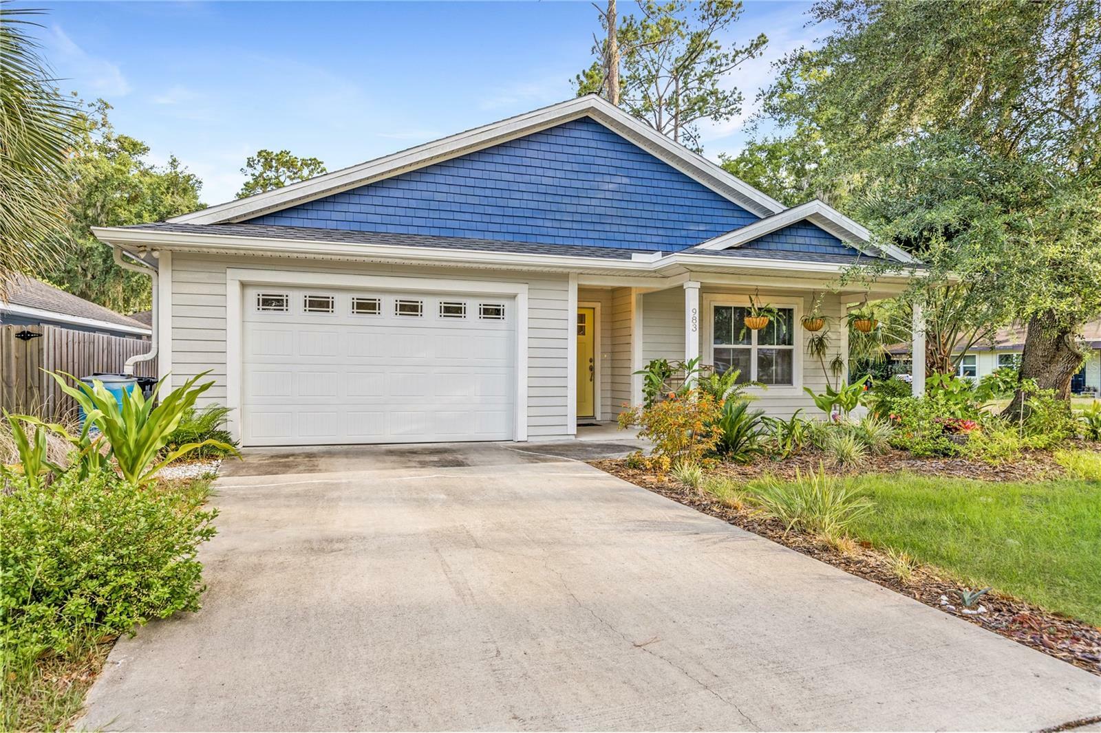 Property Photo:  983 NW 18th Avenue  FL 32609 