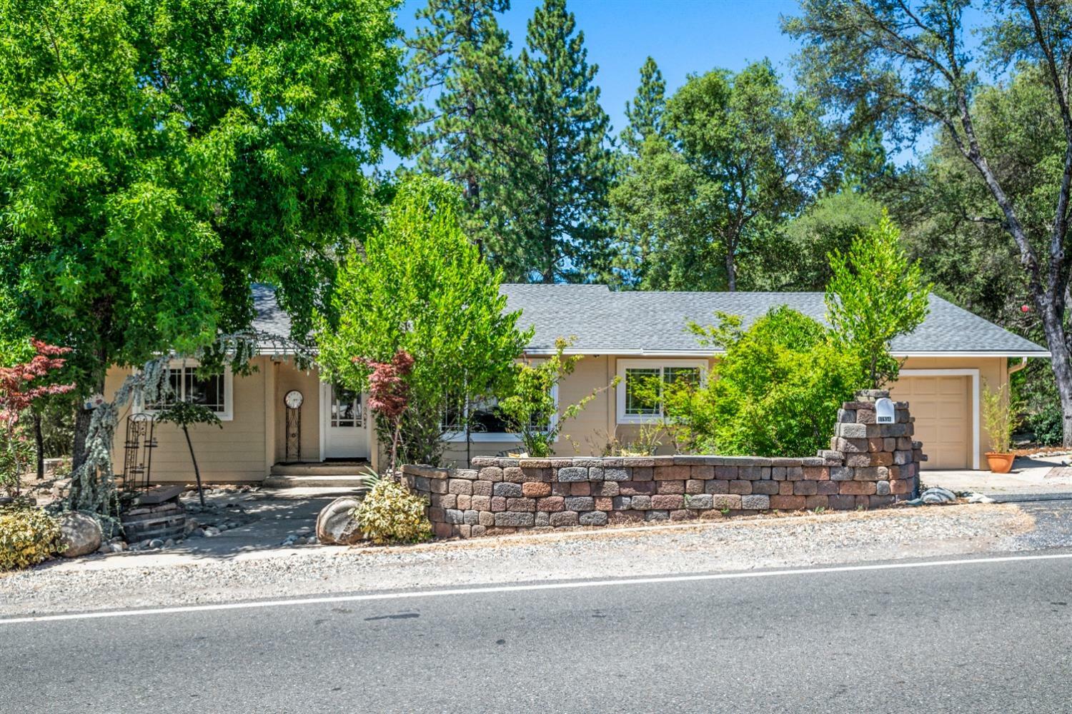 Property Photo:  17856 Jayhawk Drive  CA 95946 