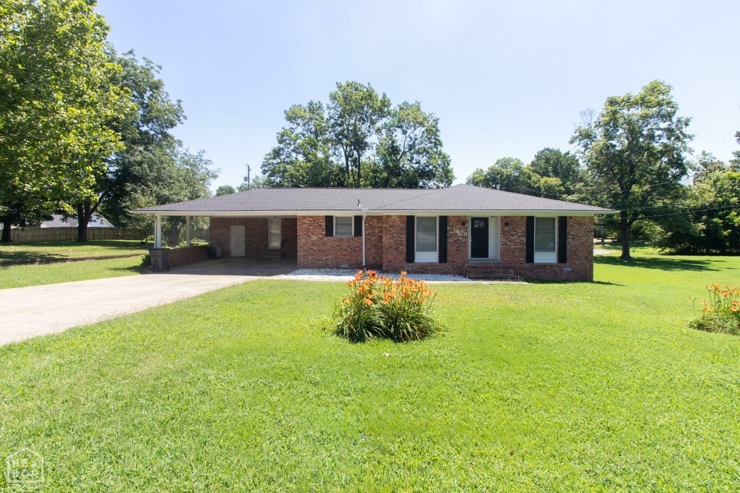 Property Photo:  1403 S 14th Street  AR 72450 