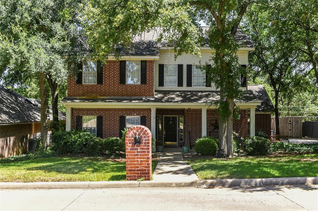 Property Photo:  806 Xavier Drive  TX 76063 