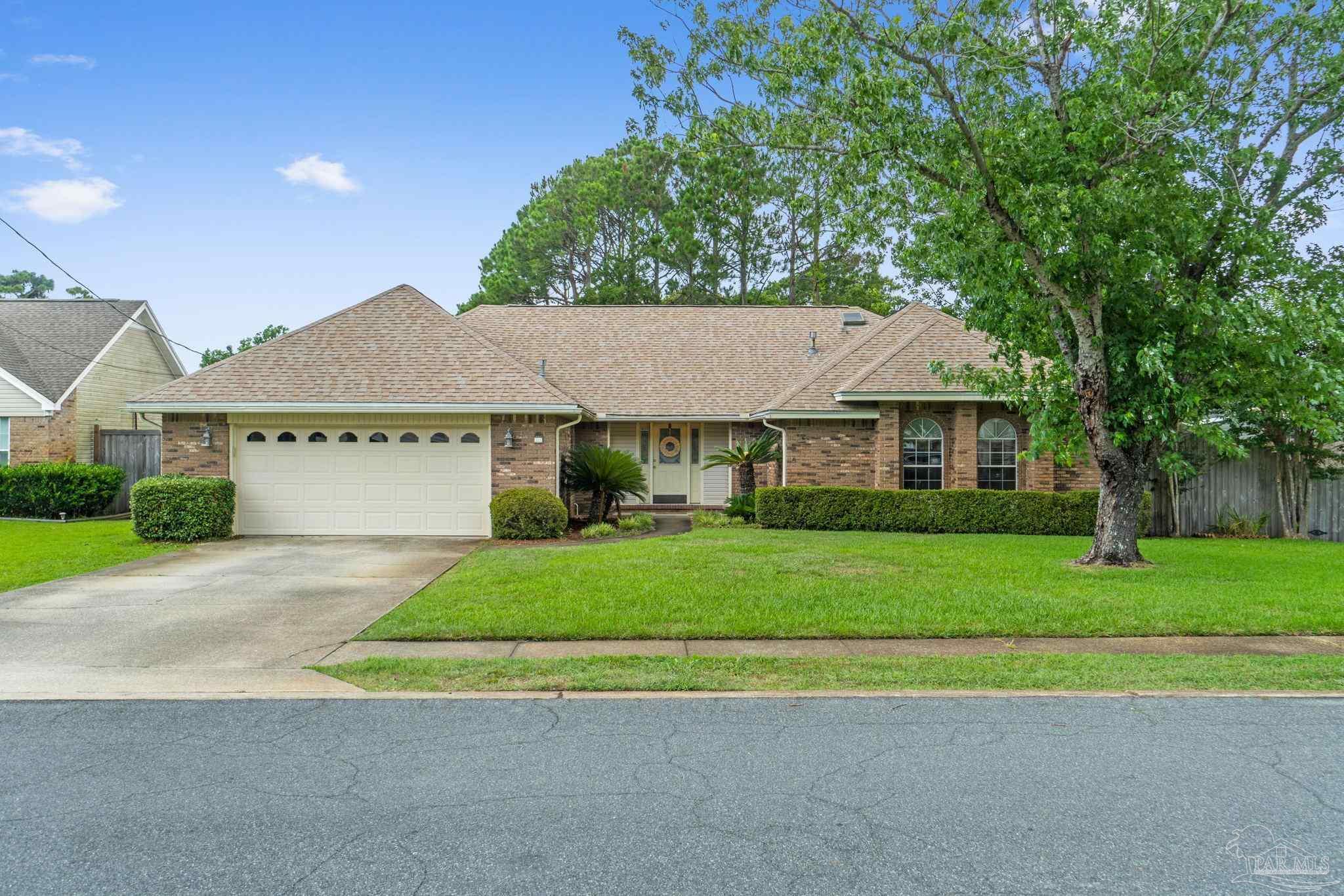 Property Photo: 531 E Timberlake Dr FL 32569