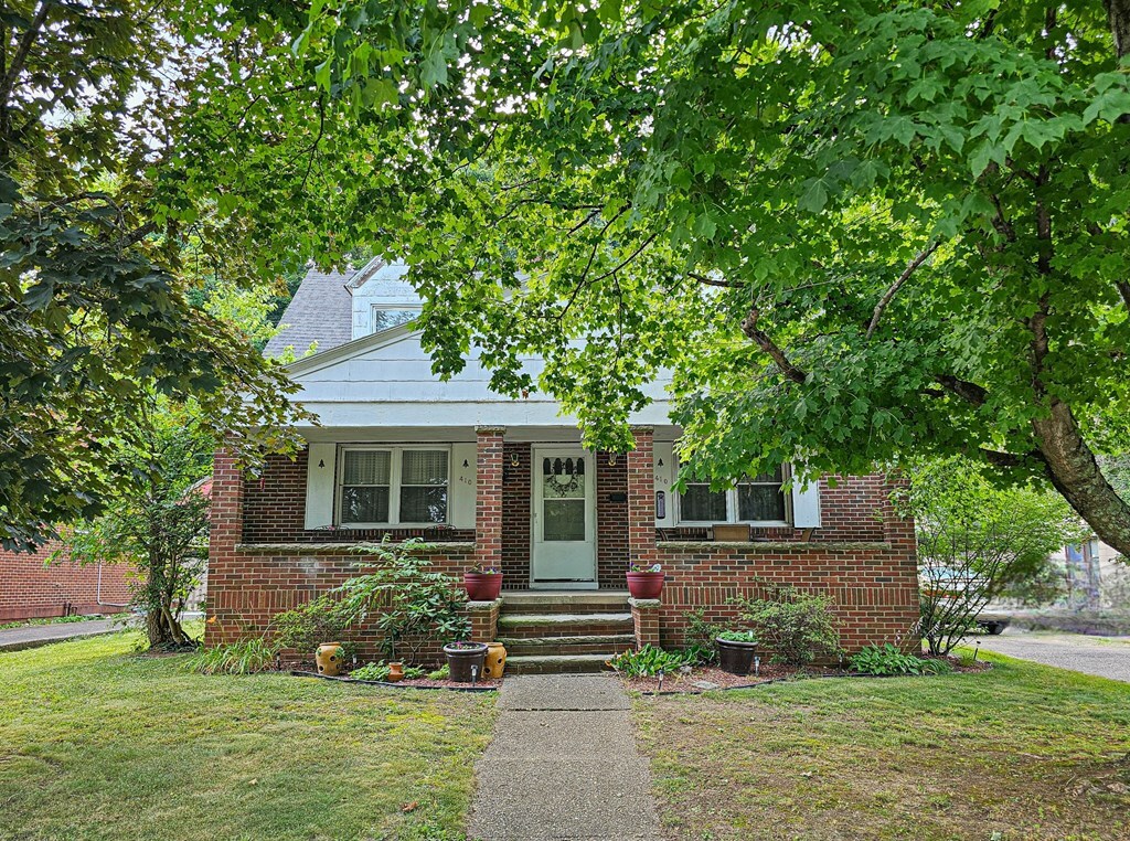 Property Photo:  410 Hedgewood Drive  OH 45631 