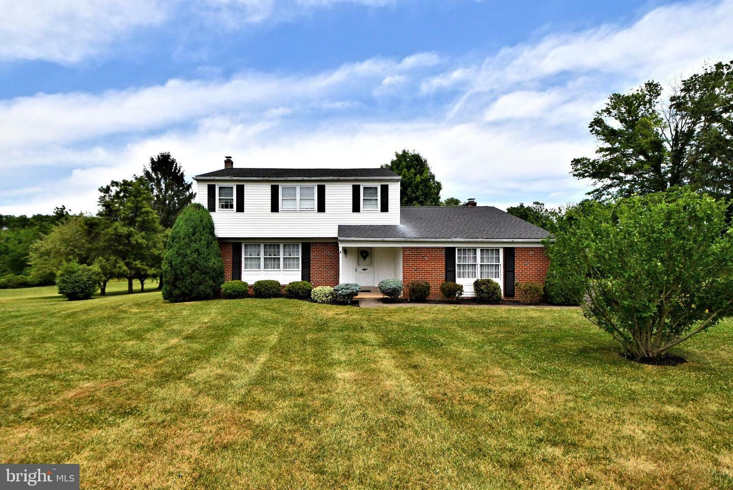 Property Photo:  10 Meadow Drive  PA 18944 