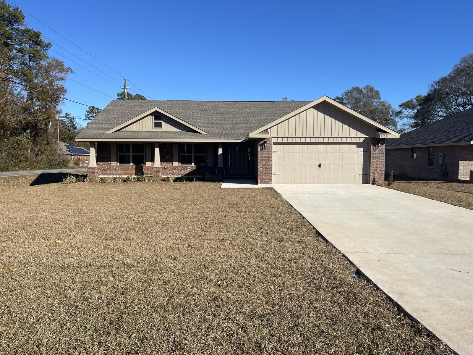Property Photo: 5909 Silvercrest Boulevard FL 32536