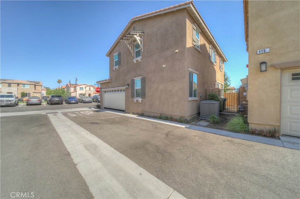 Property Photo:  121 Pine Court  CA 92571 