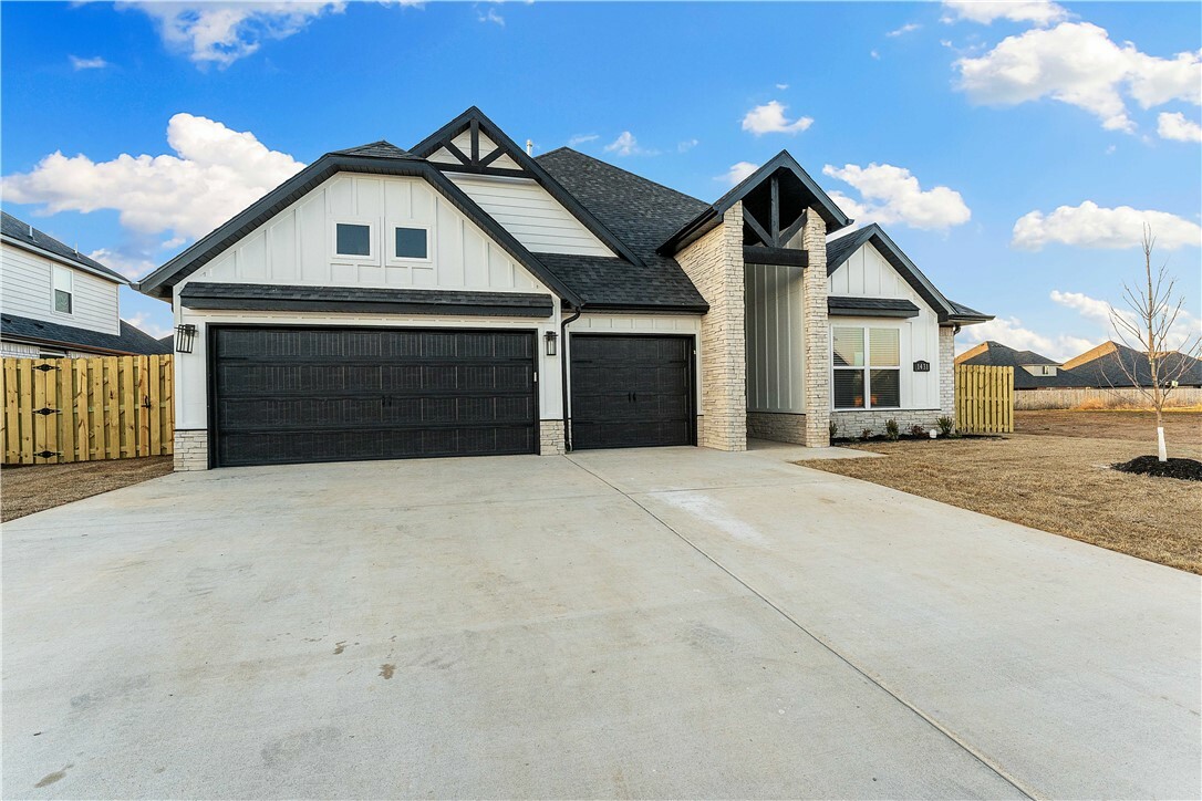 Property Photo: 1431 Tiffany Street AR 72719