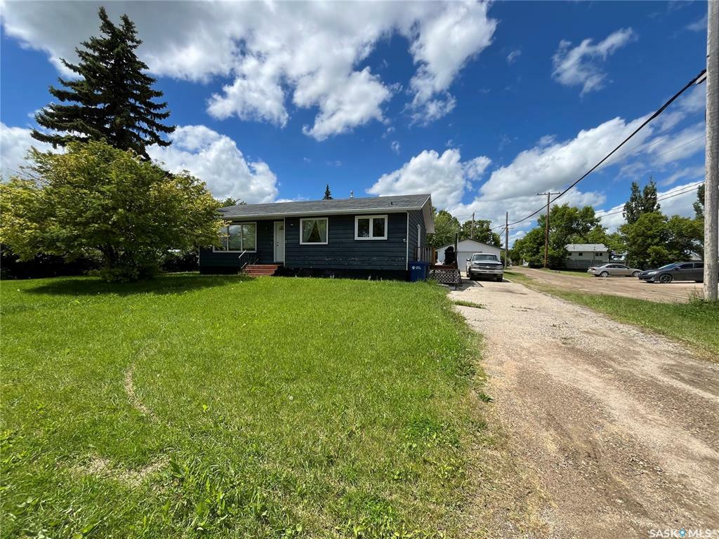 606 Ogilvie Street  Moosomin SK S0G 3N0 photo