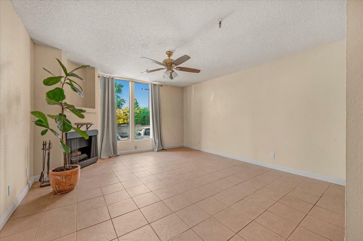 Property Photo:  4919 N Millbrook Avenue 105  CA 93726 