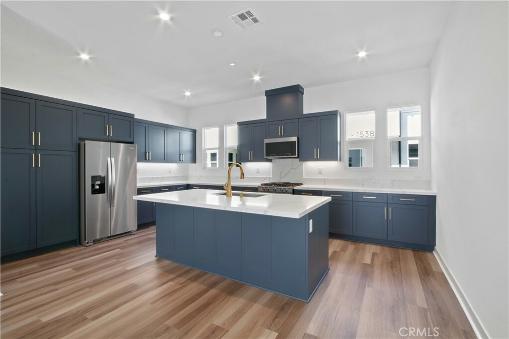 Property Photo: 1410 W Bushell Street CA 92805