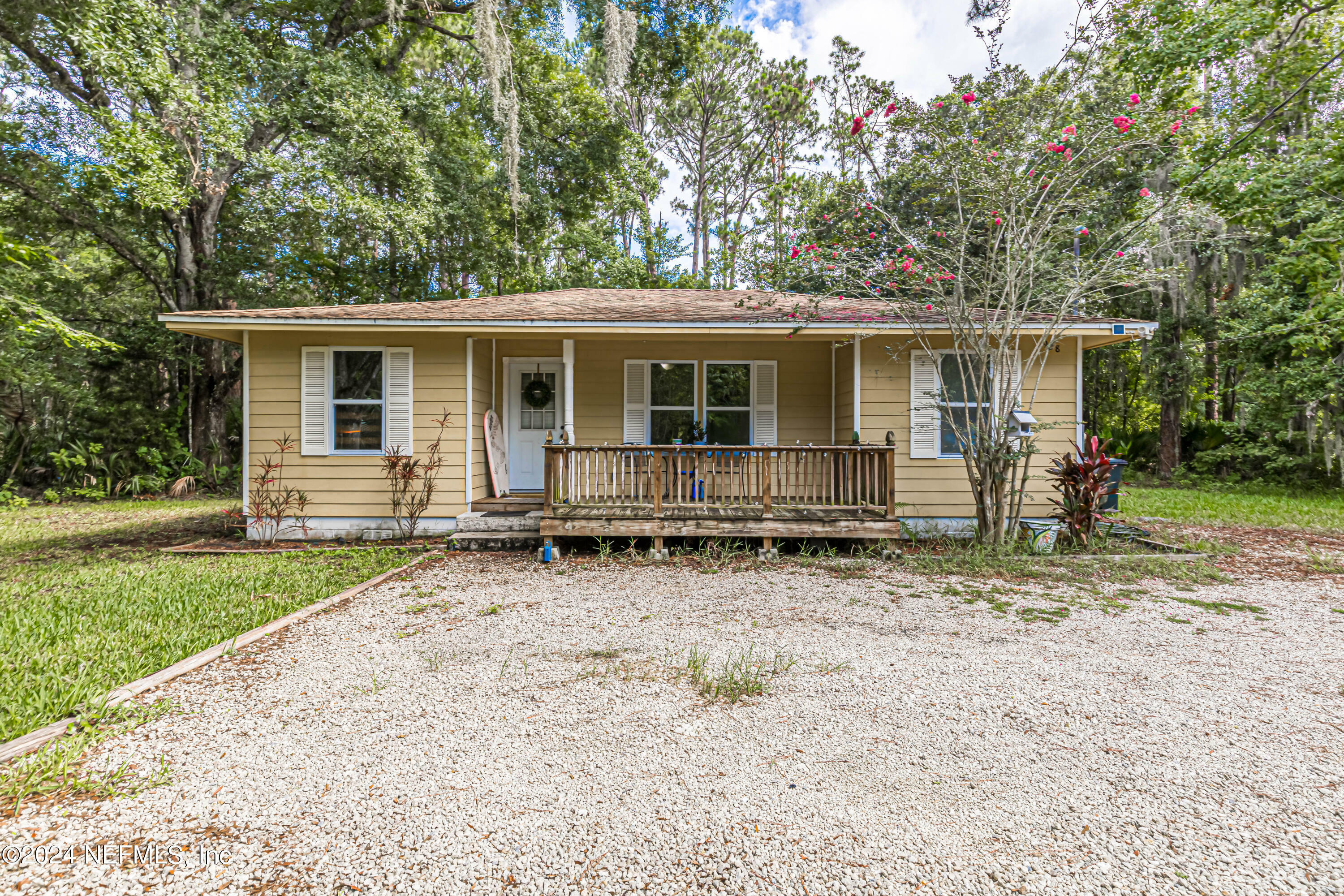 Property Photo:  928 Helen Street  FL 32084 