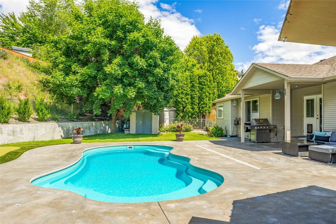 Photo de la propriété:  1492 Longley Crescent  BC V1P 1N1 