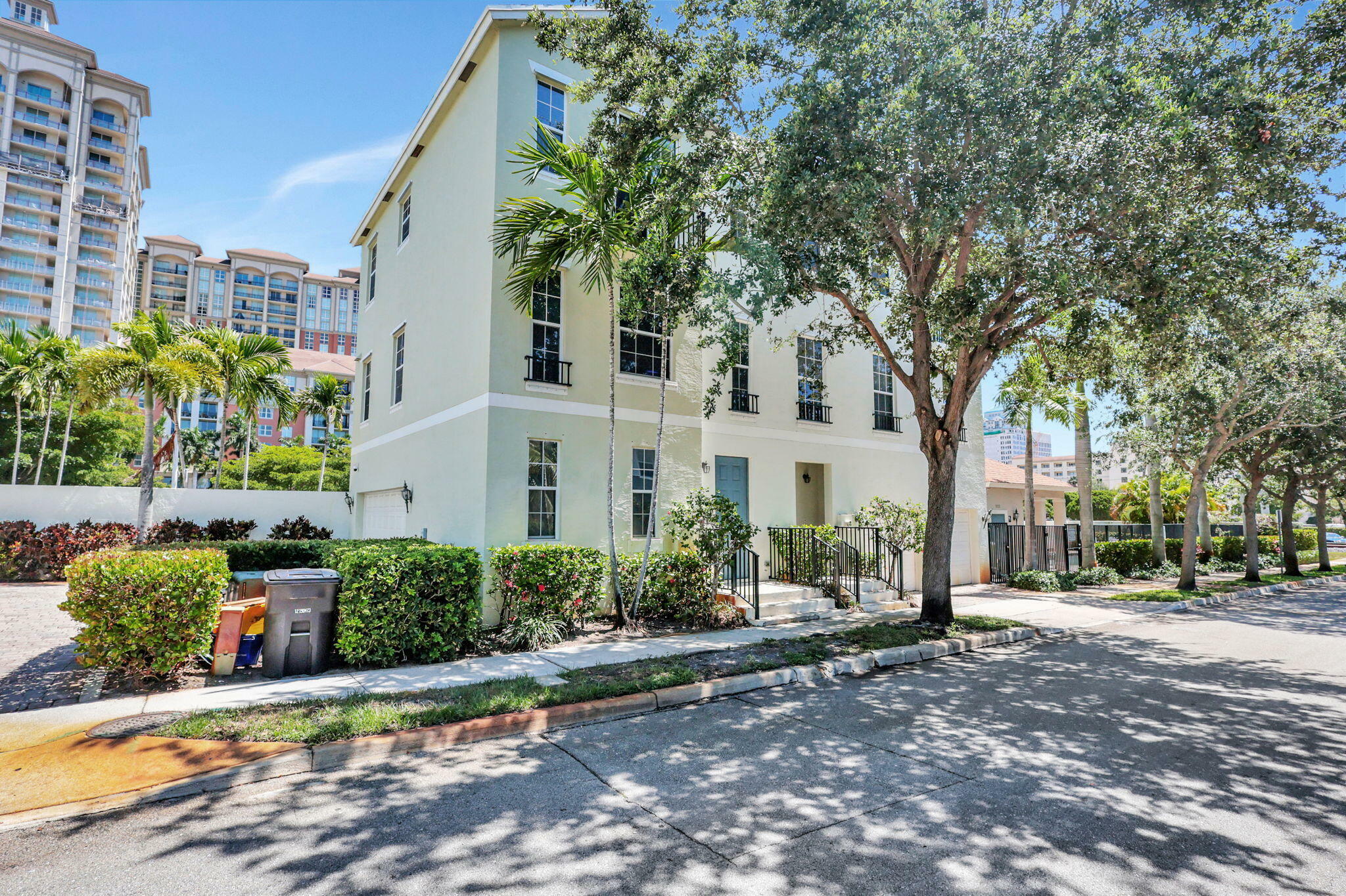 Property Photo:  507 M Street  FL 33401 