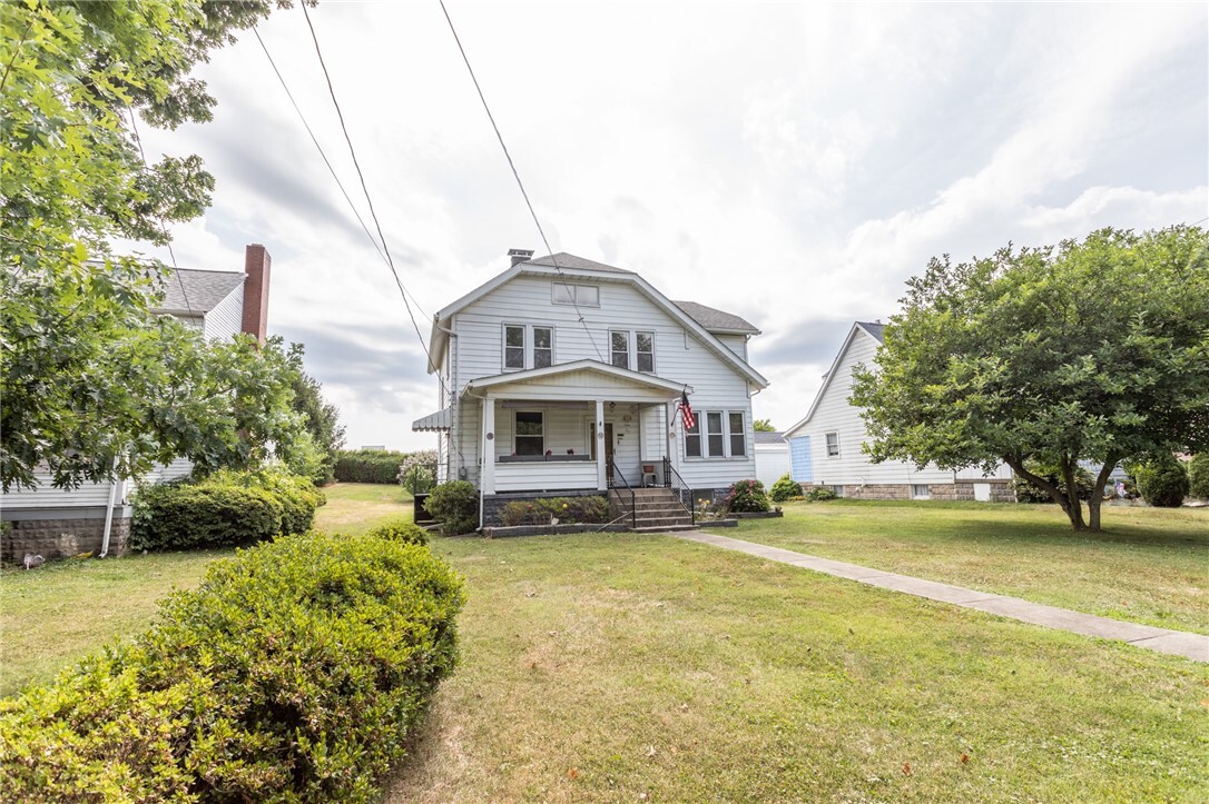 Property Photo: 703 E Crawford Ave PA 15425