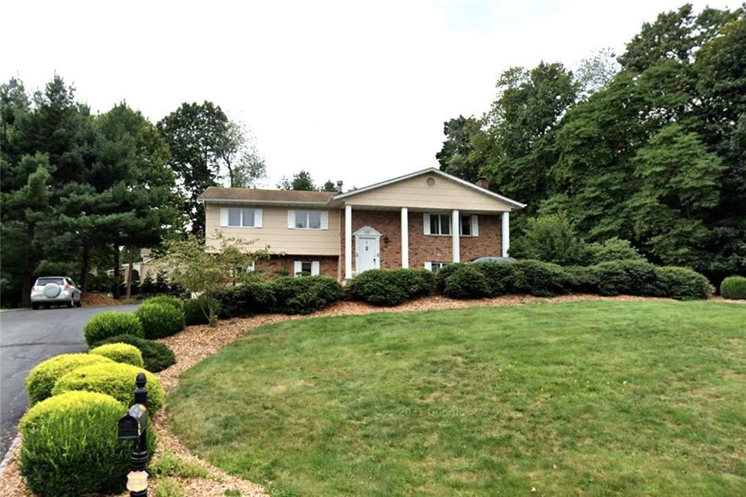 Property Photo:  8 Overhill Lane  NY 10956 