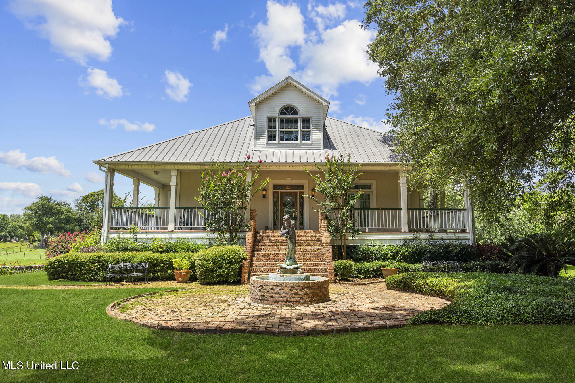 Property Photo:  1401 Ladnier Road  MS 39553 