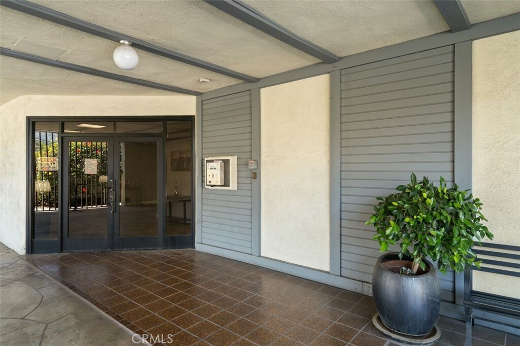 Property Photo:  225 N Rose Street 408  CA 91505 