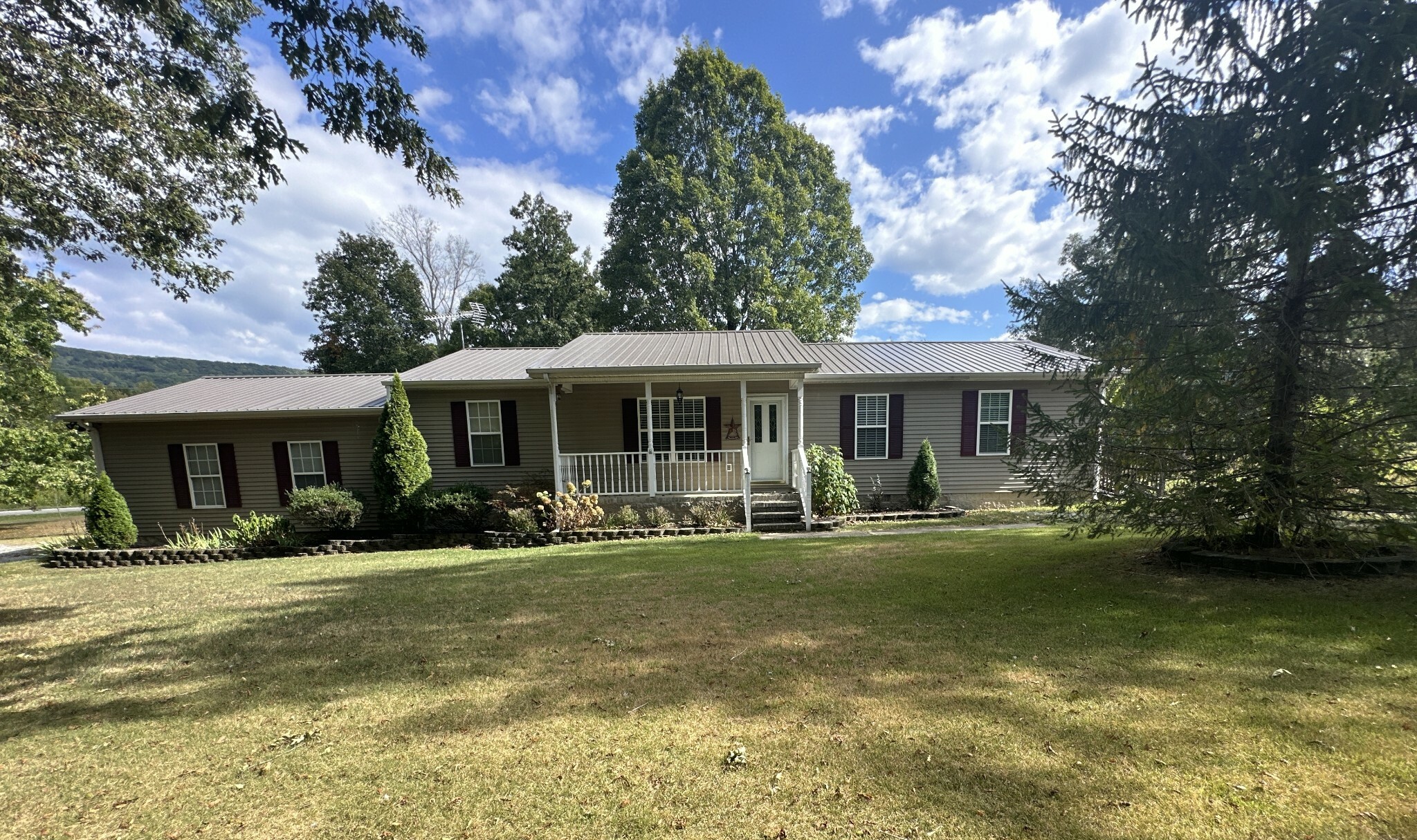 Property Photo:  698 Vernon Winton Rd  TN 37342 