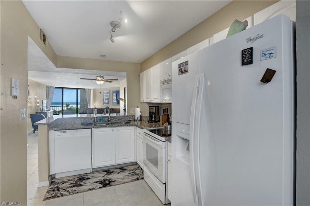 Property Photo:  380 Seaview Ct 404  FL 34145 