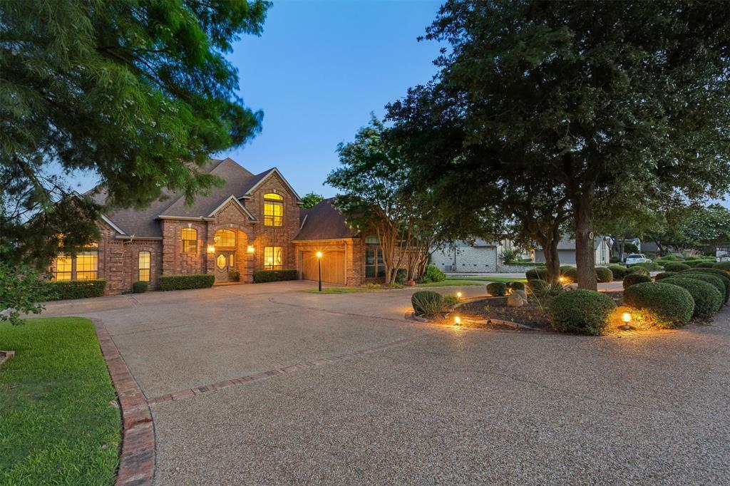 Property Photo:  4009 Crescent Drive  TX 76049 