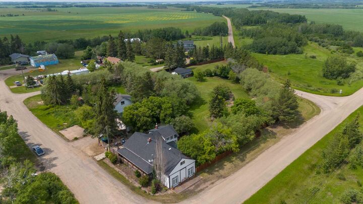 Property Photo: 5010 50 Avenue AB T0B 4G0