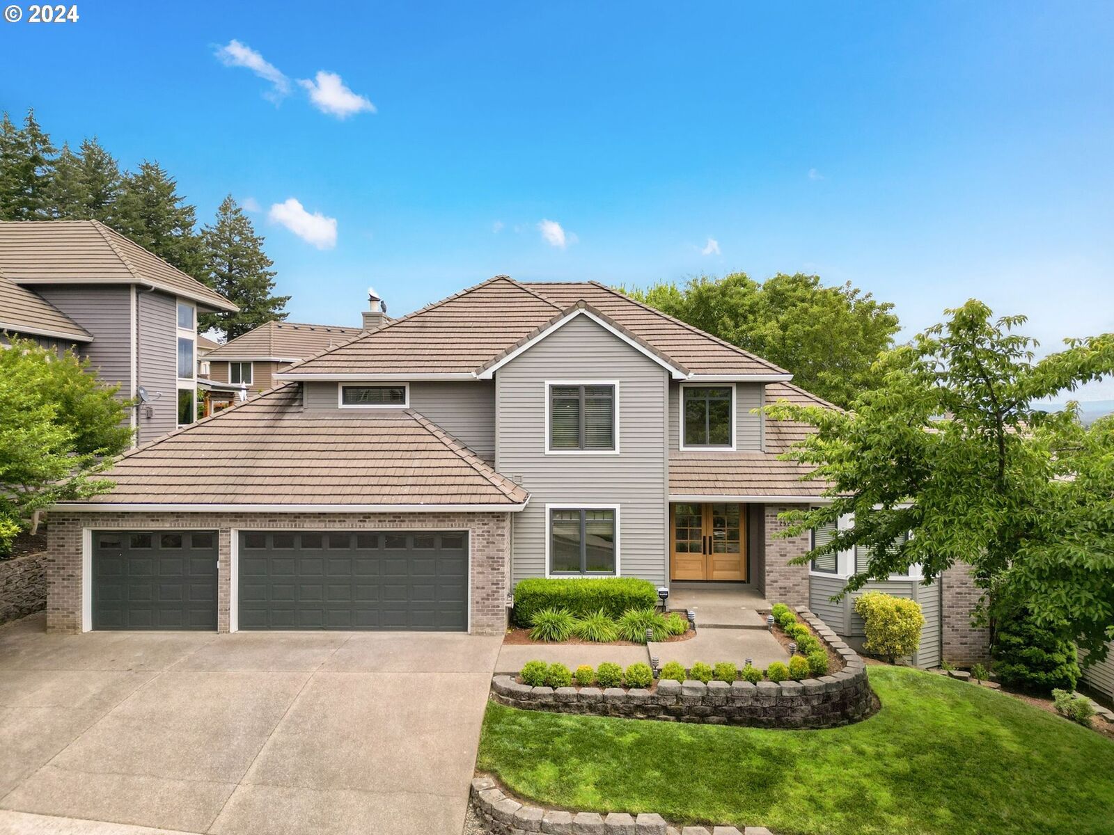 Property Photo: 2922 Laurelwood Ct NW OR 97304