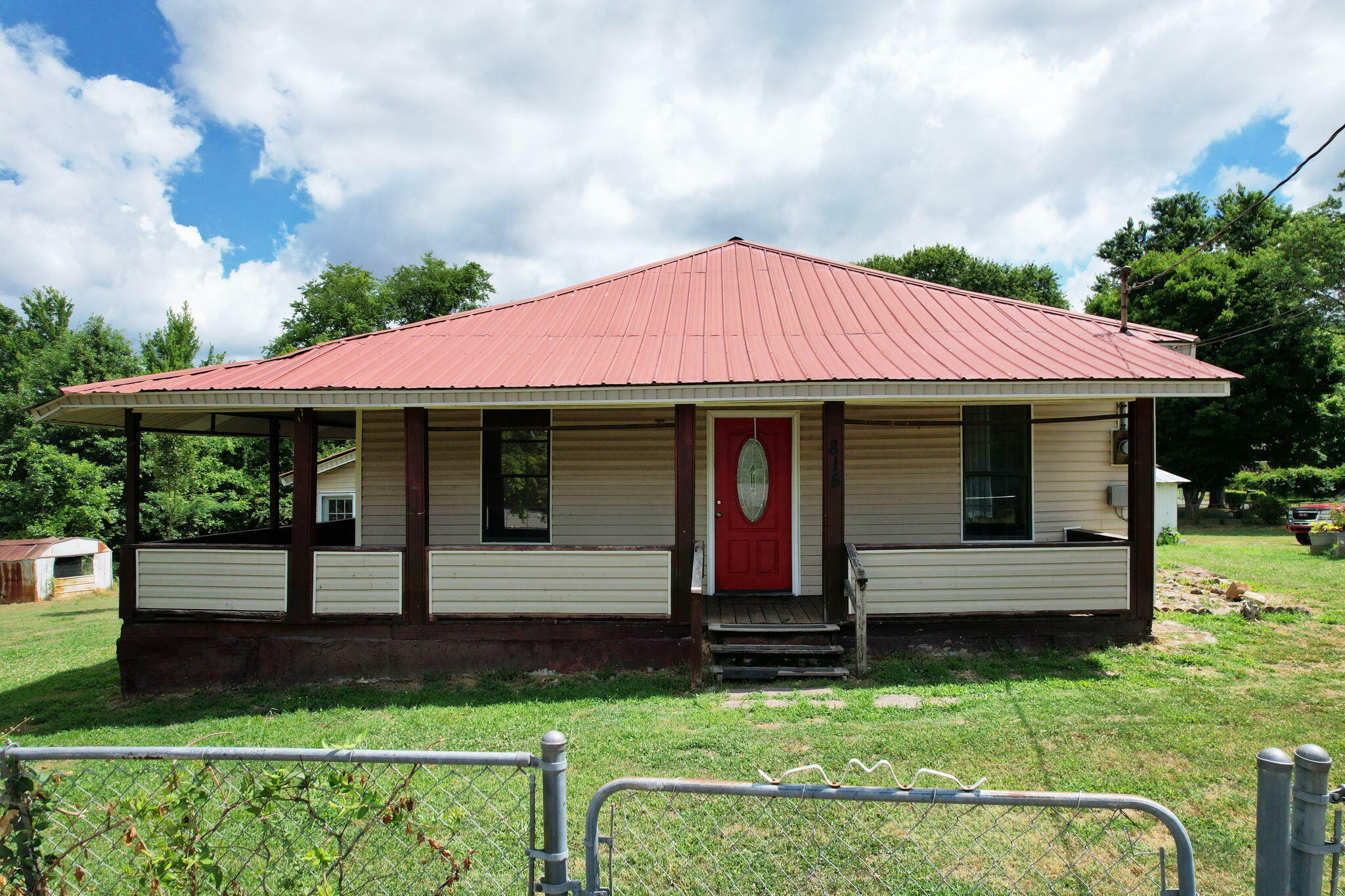 Property Photo:  815 15th Street NE  TN 37311 