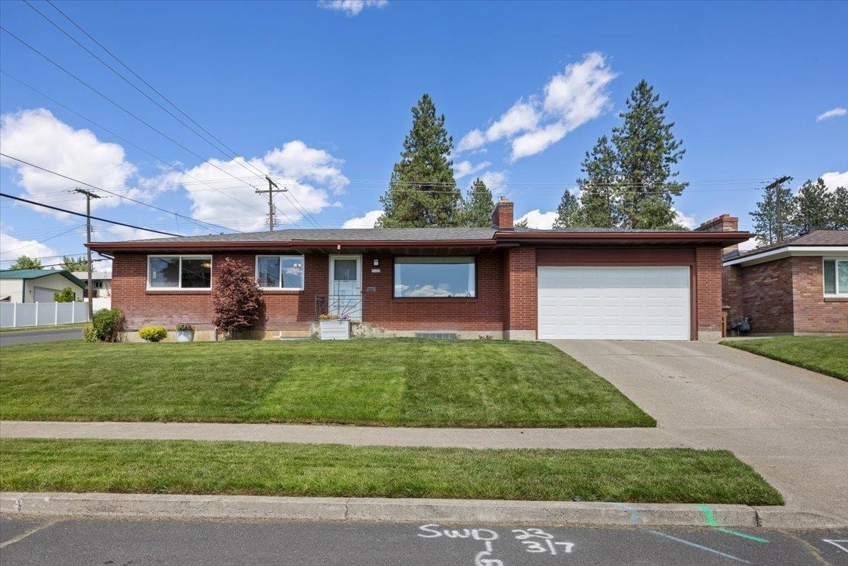 Property Photo:  5628 N Forest Blvd  WA 99205 