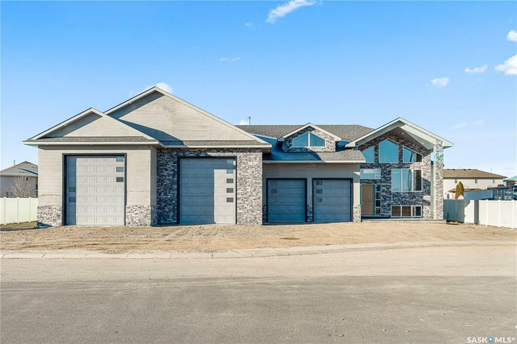 Property Photo:  8 Loewen Court  SK S0K 1A0 