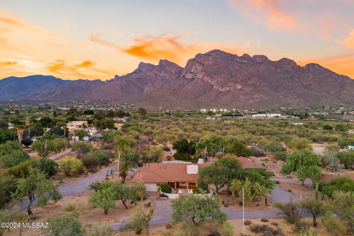 Property Photo:  9460 N Calle El Milagro  AZ 85737 