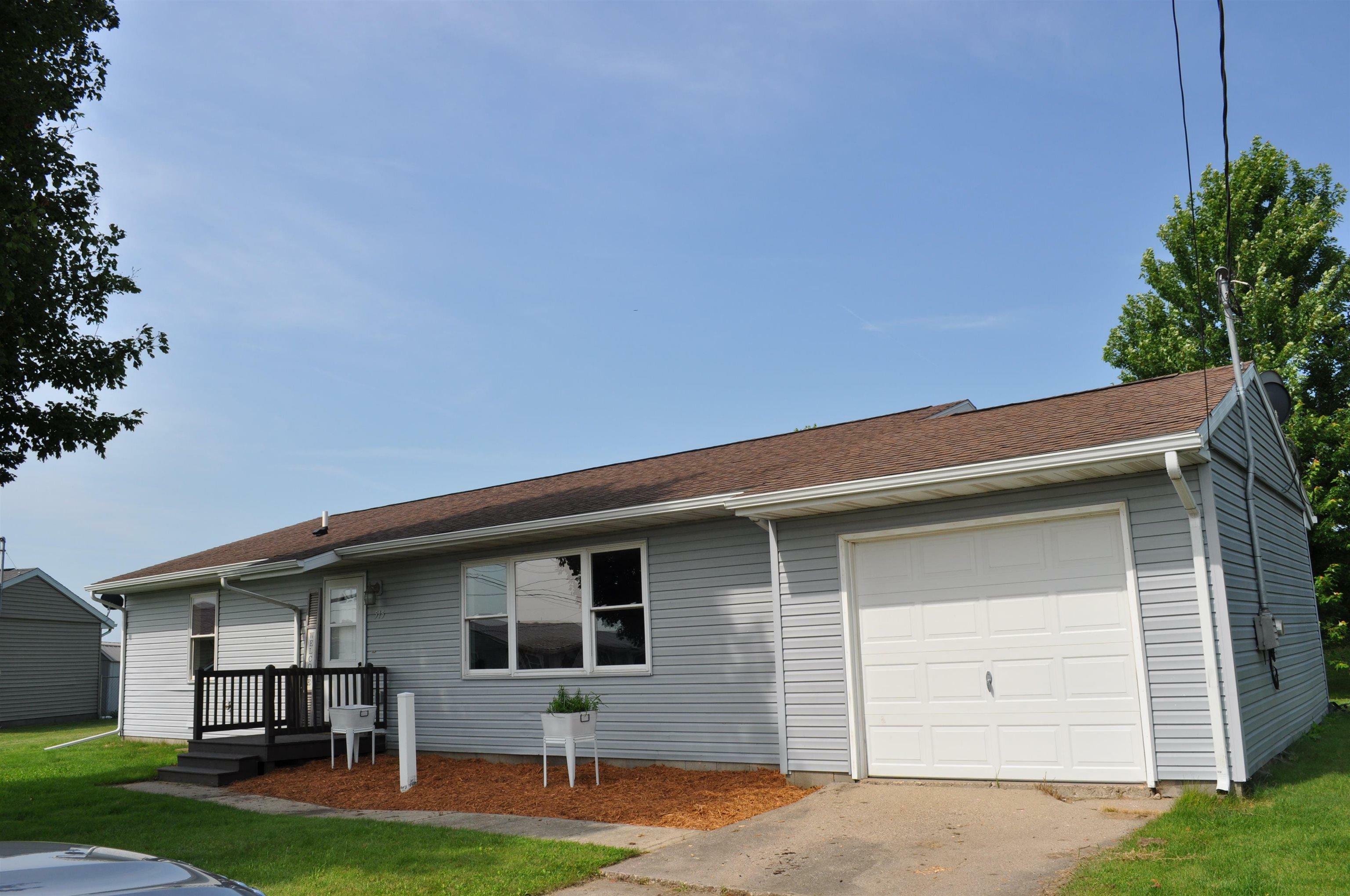 Property Photo:  515 Walnut Court  IA 50677 