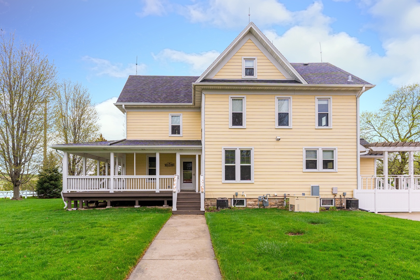 Property Photo:  17931 Il Route 23  IL 60115 