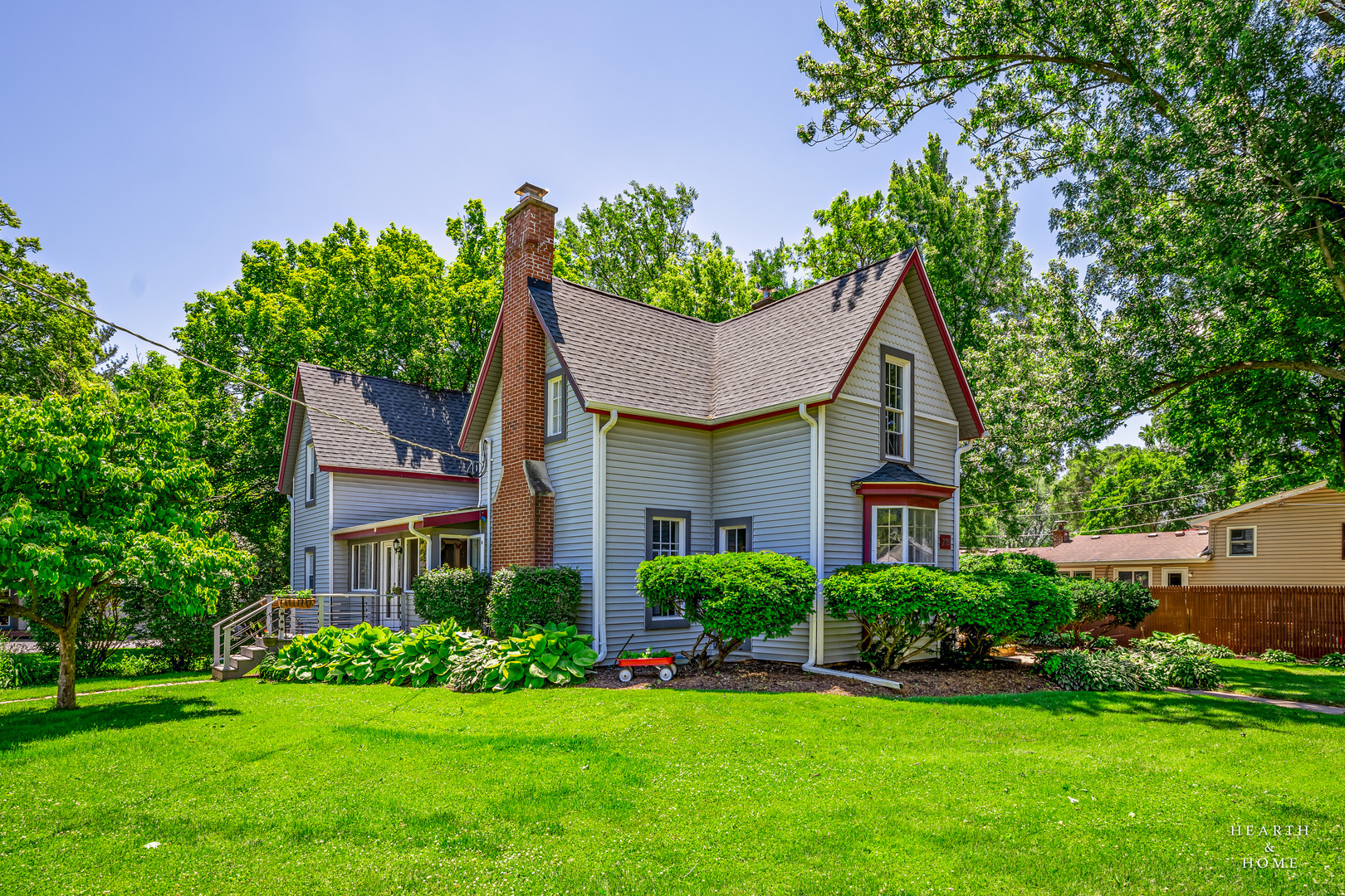Property Photo: 275 S McHenry Avenue IL 60014