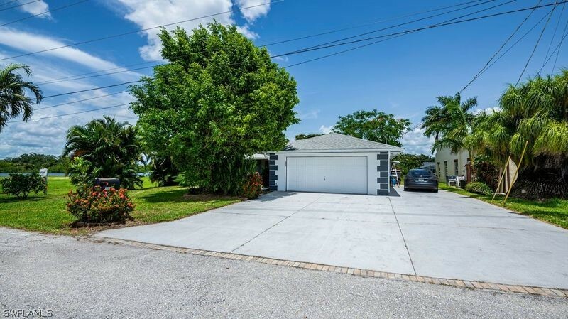 2198 Isle Of Pines Avenue  Fort Myers FL 33905 photo