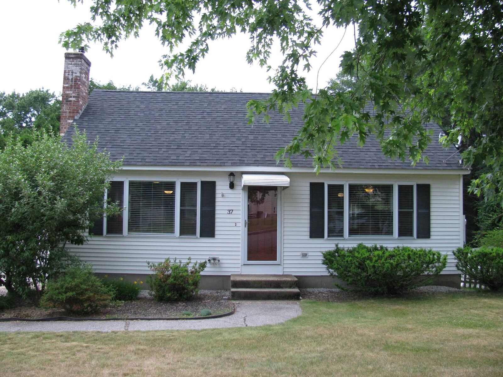 Property Photo: 37 Pahray Lane NH 03109