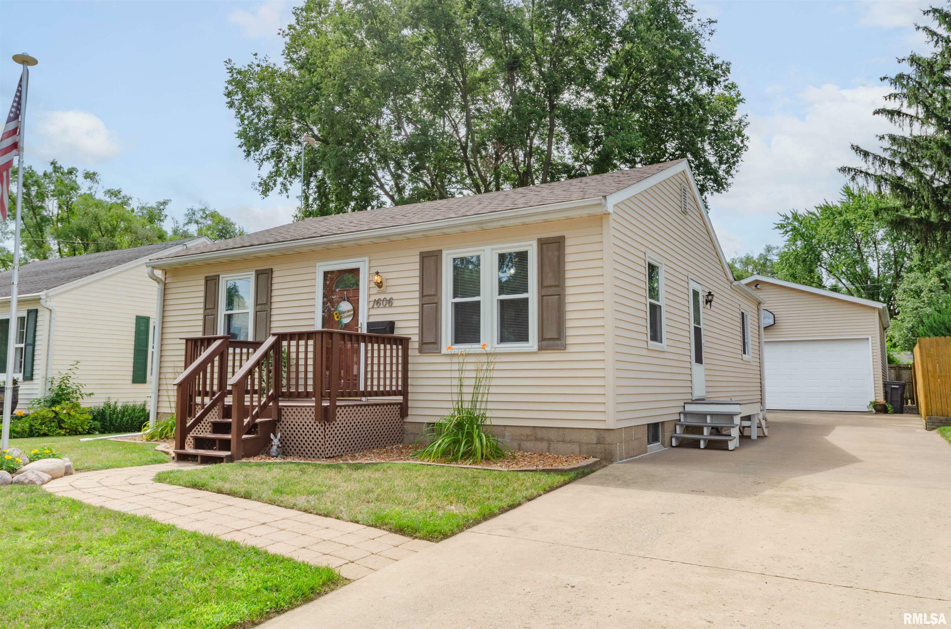 Property Photo:  1606 Hamilton Street  IL 61554 