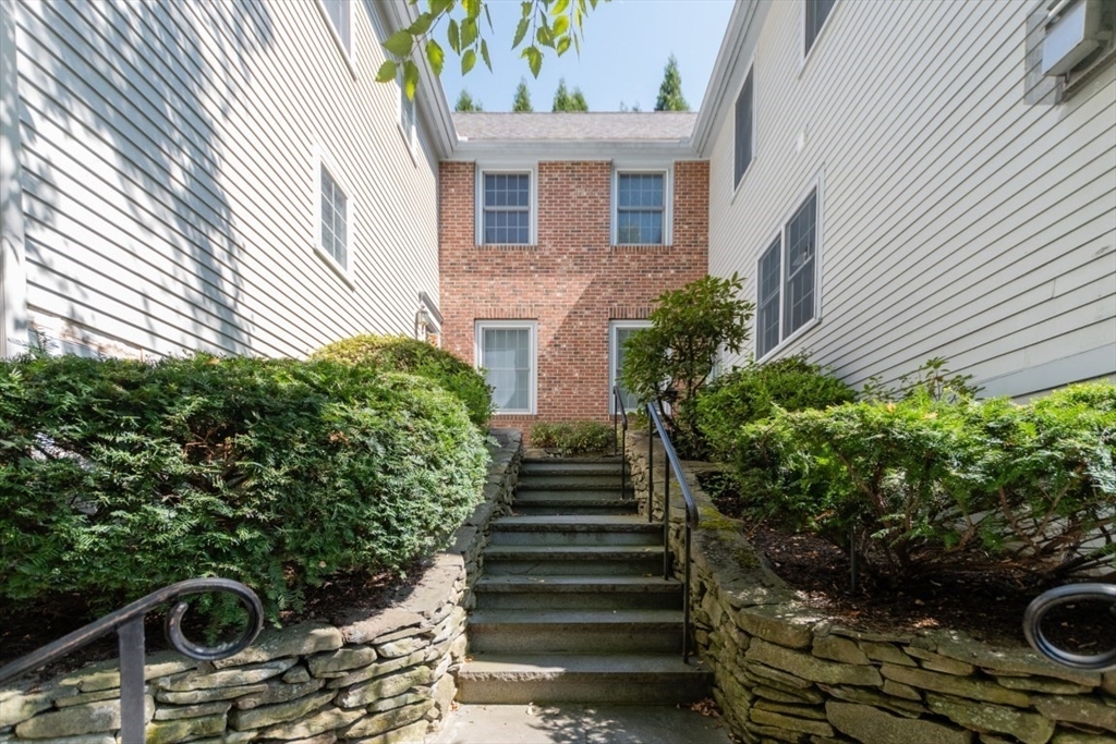 Property Photo:  1115 Beacon St 11  MA 02461 