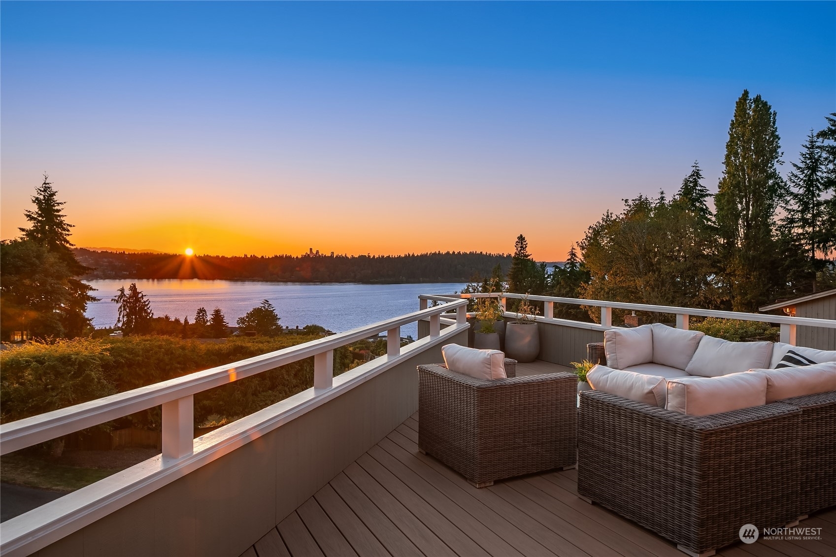 Property Photo:  7580 SE 71st Street  WA 98040 