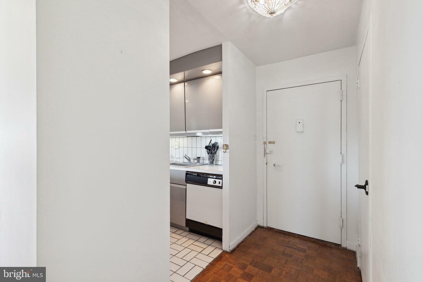 Property Photo:  224 W Rittenhouse Square 30 2810  PA 19103 