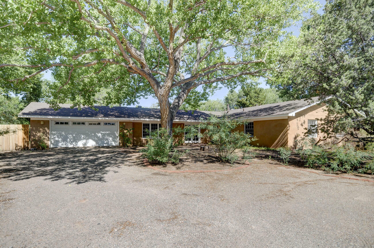 Property Photo:  2224 Dietz Place NW  NM 87107 