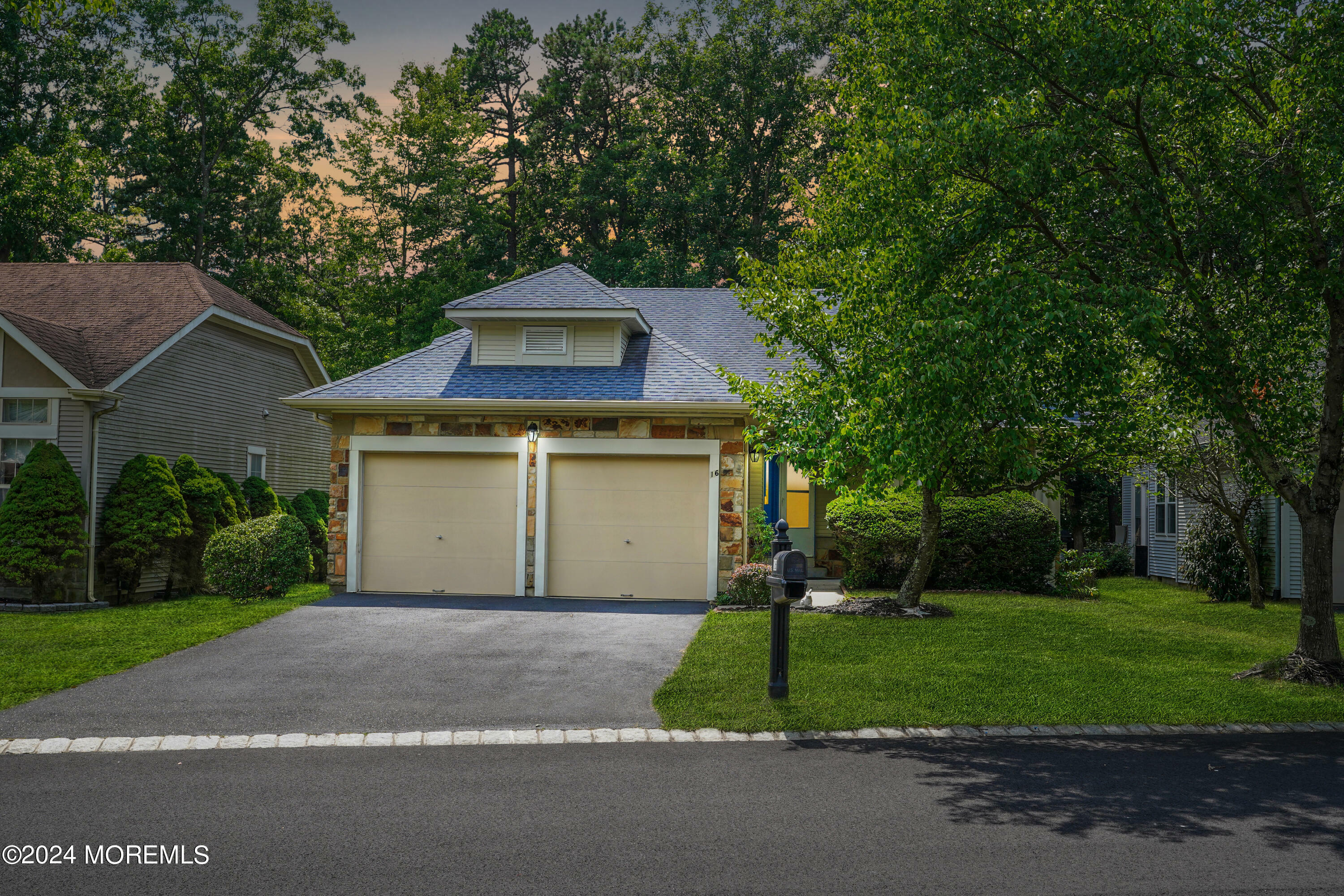 Property Photo:  16 Tudor Court  NJ 08527 