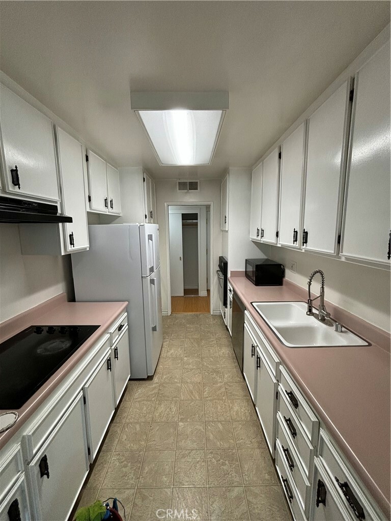 Property Photo: 14141 Dickens Street 311 CA 91423