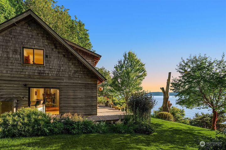 Property Photo: 11305 110th Place SW WA 98070